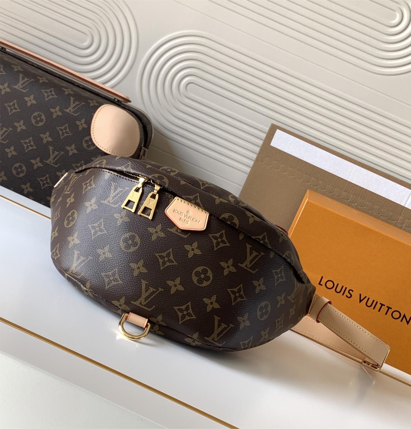 Louis Vuitton DISCOVERY Small Fanny Pack Louis Vuitton DISCOVERY Small Fanny Pack