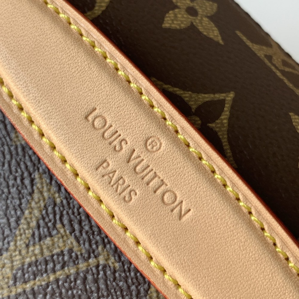 Louis Vuitton DISCOVERY Small Fanny Pack Louis Vuitton DISCOVERY Small Fanny Pack
