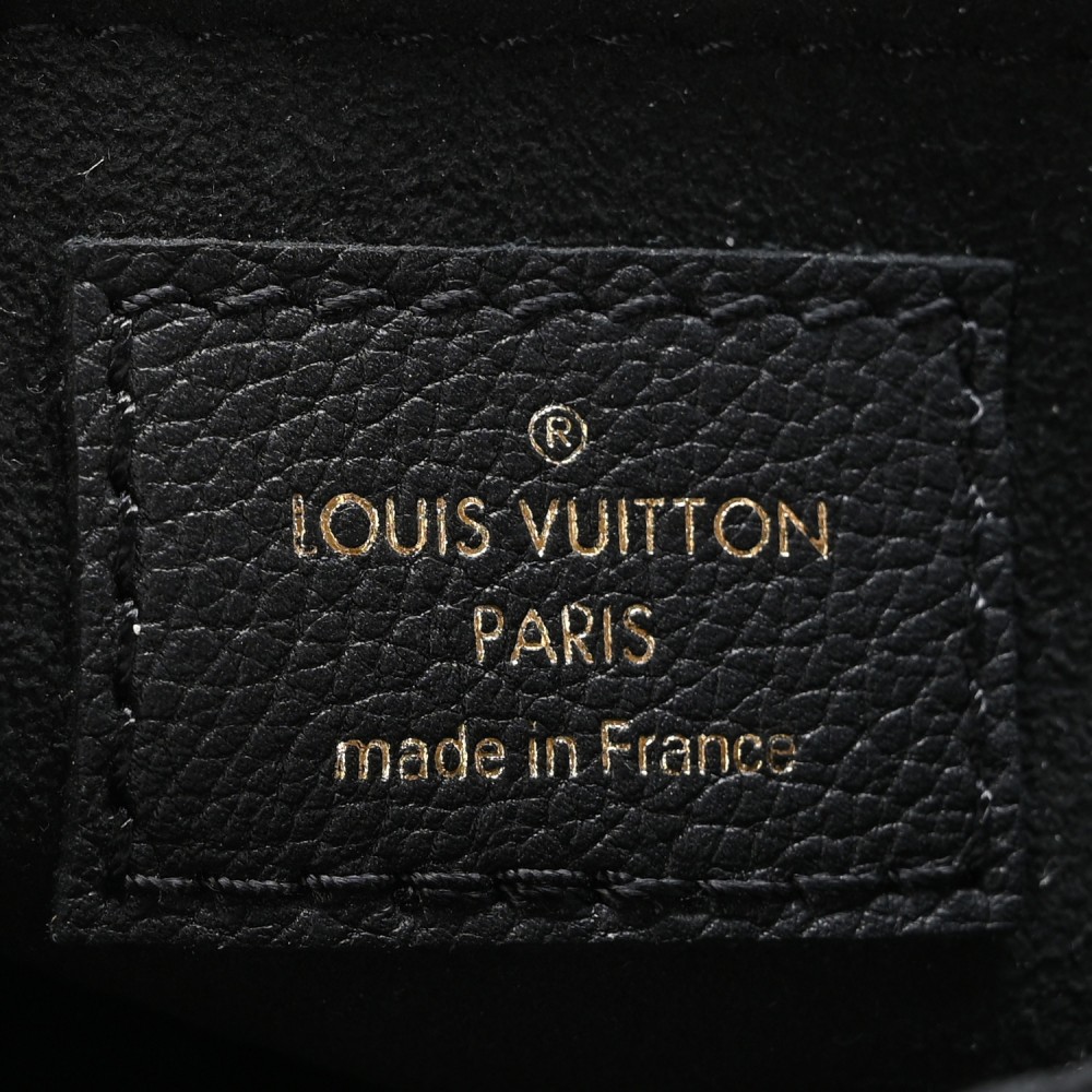 LOUIS VUITTON Grained Calfskin Lockme Tender Black LOUIS VUITTON Grained Calfskin Lockme Tender Black