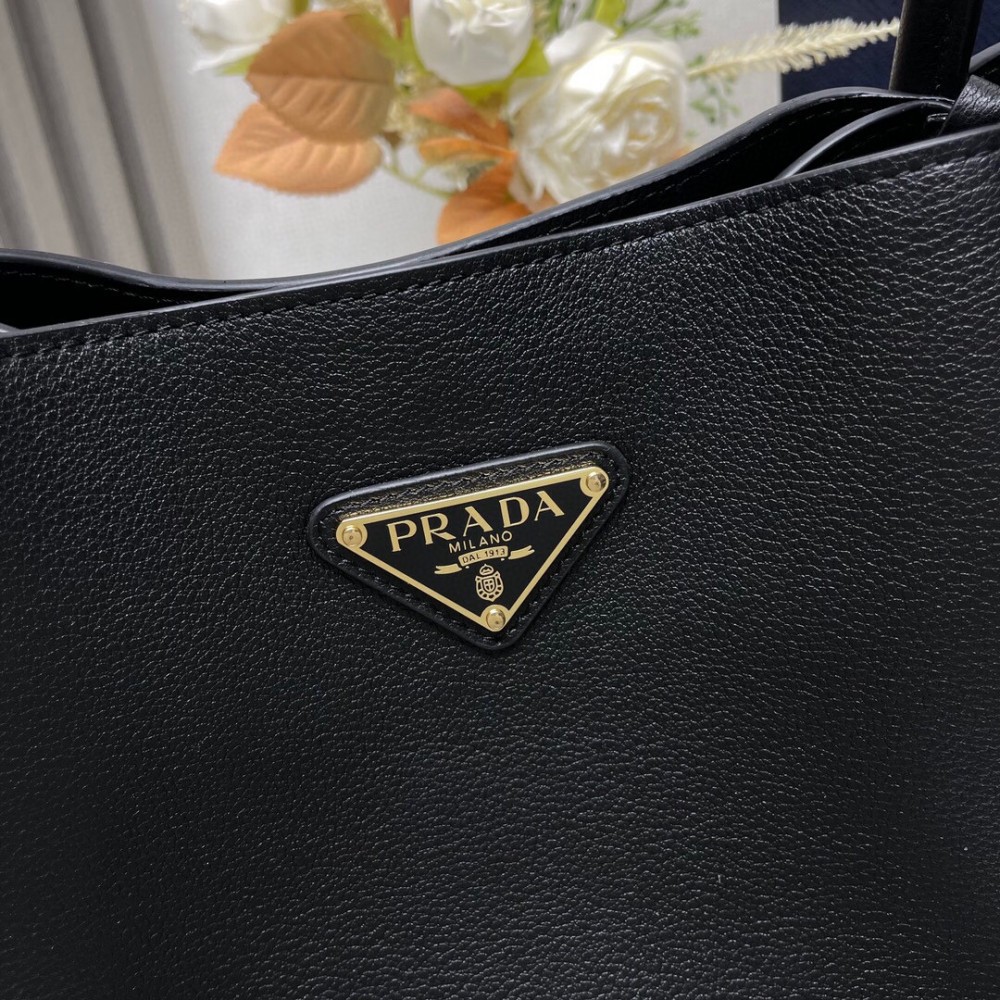 Prada Calfskin High Quality Hardware Shoulder Bag Prada Calfskin High Quality Hardware Shoulder Bag