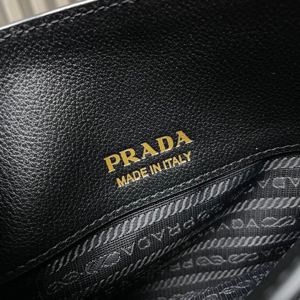 Prada Calfskin High Quality Hardware Shoulder Bag Prada Calfskin High Quality Hardware Shoulder Bag