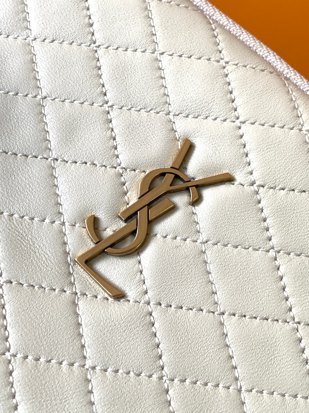 Saint Laurent pure white loulou diamond pattern metal logo chain bag Saint Laurent pure white loulou diamond pattern metal logo chain bag
