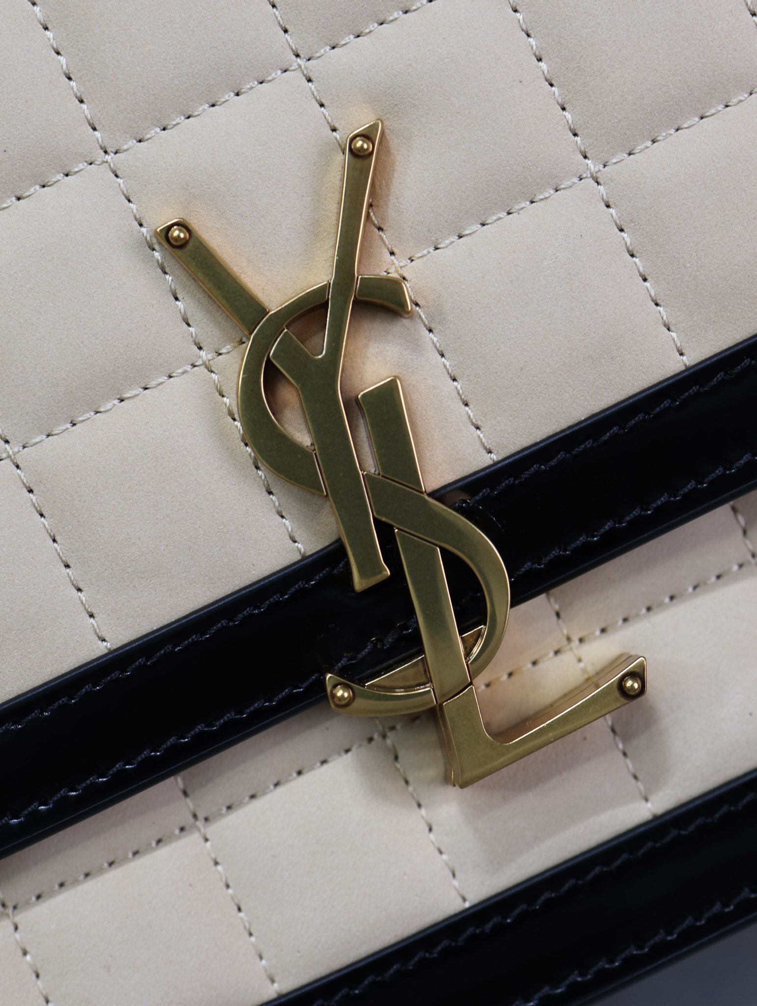Saint Laurent black and white contrast suede chain shoulder bag Saint Laurent black and white contrast suede chain shoulder bag