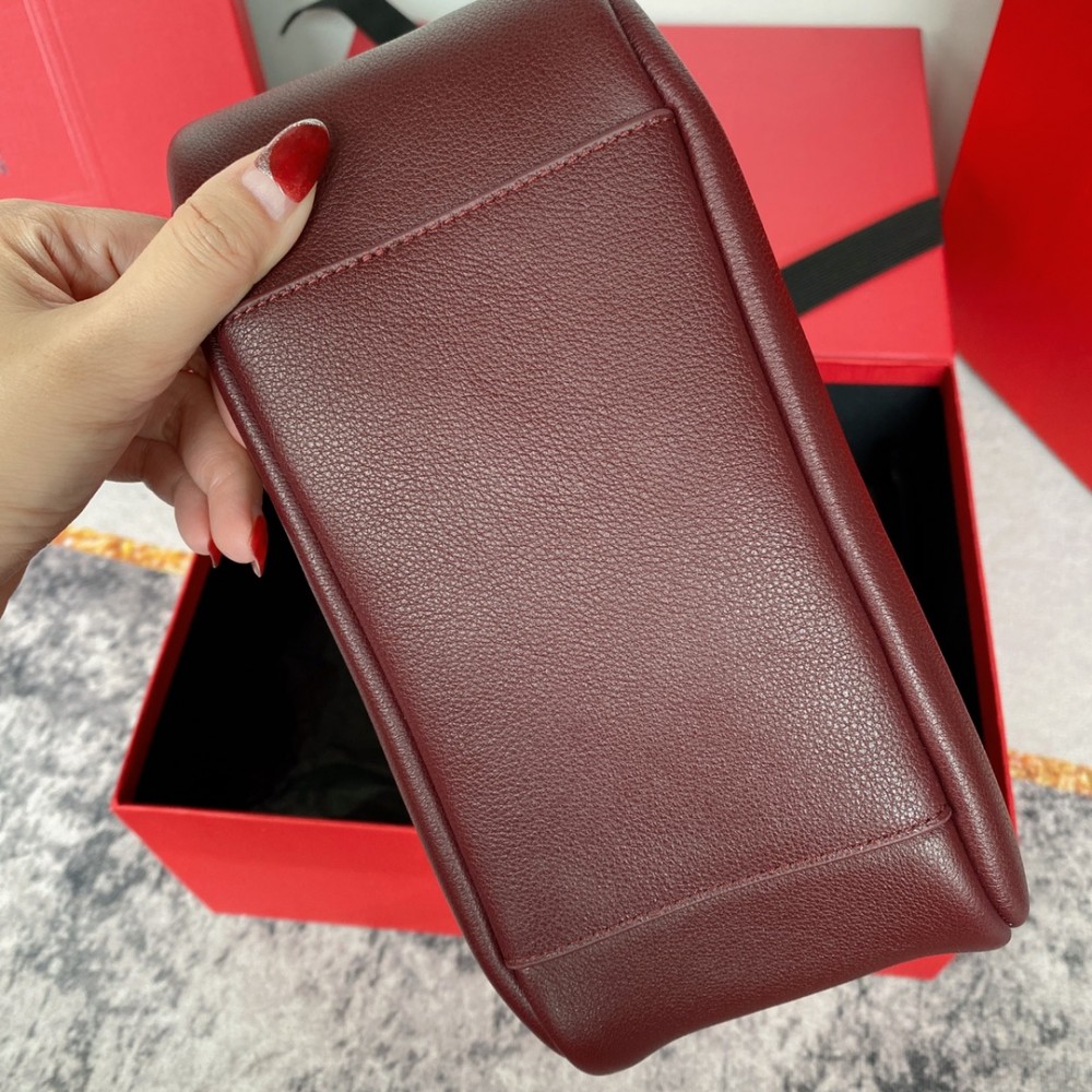 Saint Laurent NIKI series shiny crimson women's exquisite hardware leather handbag Saint Laurent NIKI series shiny crimson women's exquisite hardware leather handbag